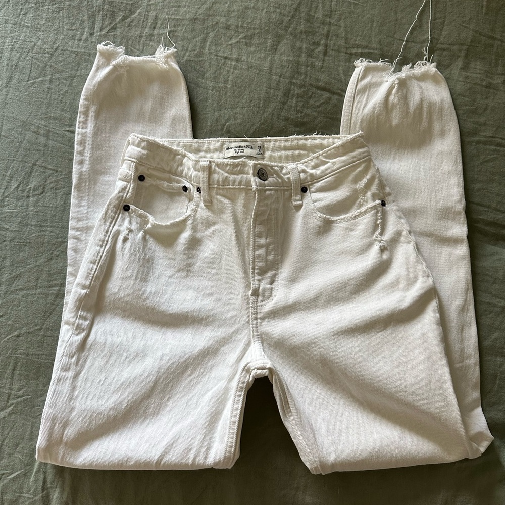 Abercrombie The skinny high rise white jeans